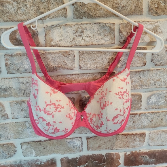 Bundle of two Victoria's Secret bras - Picture 2 of 6